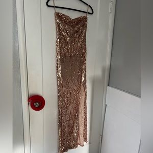 Dahlia Sequin Gomn-Gold